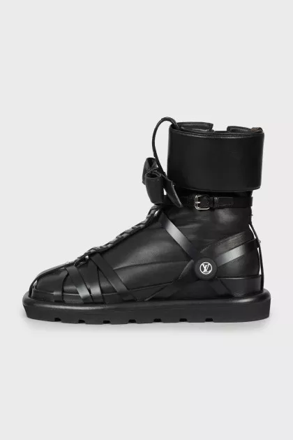 Decorative boots with square toe