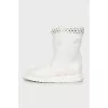 Insulated white boots with rhinestones