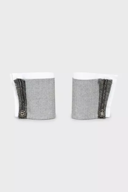 Shirt cuffs with decor