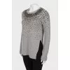 Gray sweater extended at the back