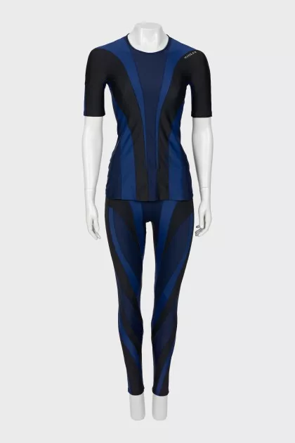 Tracksuit with contrasting inserts