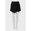Tweed short skirt with brooch