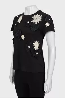 Black T-shirt decorated with flowers