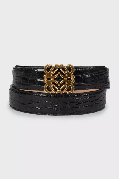 Leather belt with logo buckle