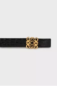 Leather belt with logo buckle
