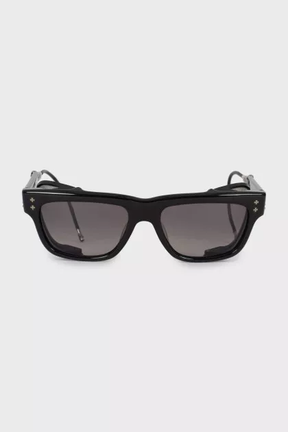 Sunglasses with curtains