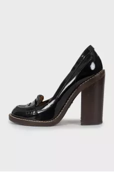 Patent leather shoes