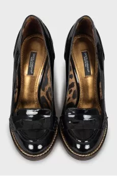 Patent leather shoes