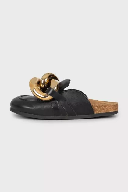 Leather mules decorated with chain