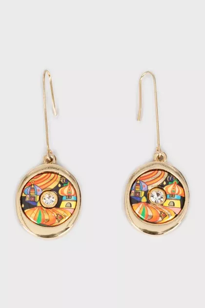 Gold earrings with a pattern
