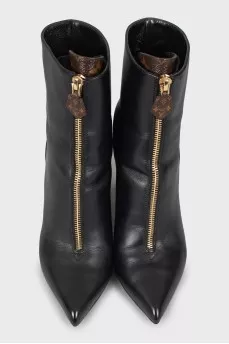 Leather ankle boots with signature print