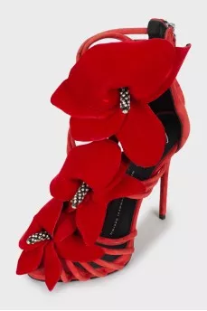 Suede sandals decorated with flowers