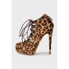 Pile leather ankle boots