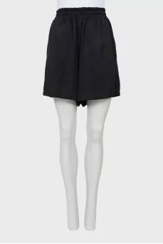 Black shorts with elastic