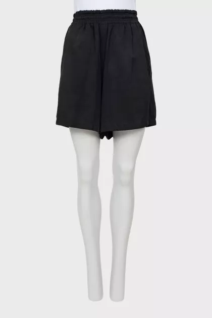 Black shorts with elastic