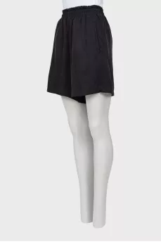 Black shorts with elastic