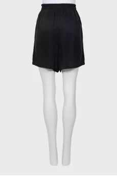 Black shorts with elastic
