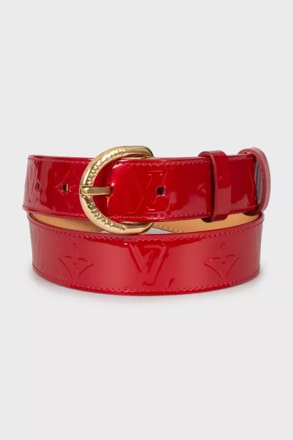 Patent leather belt with signature embossing