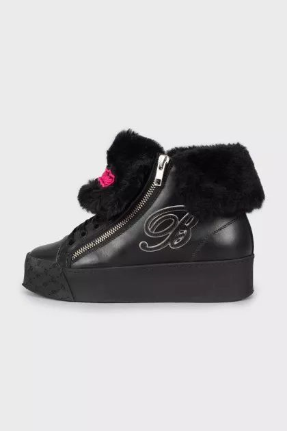 Insulated boots with patch