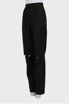 Straight trousers with slits at the knees