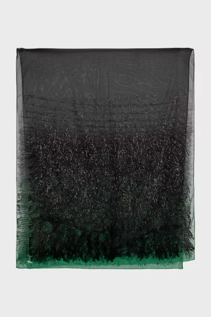 Two-tone scarf decorated with fringe