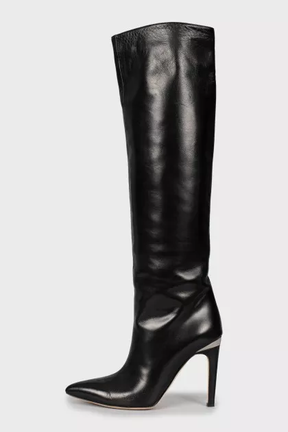 Leather boots with pointed toe