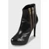 Leather ankle boots decorated with zippers