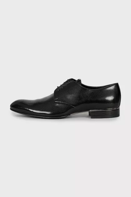 Men's shoes with embossed leather