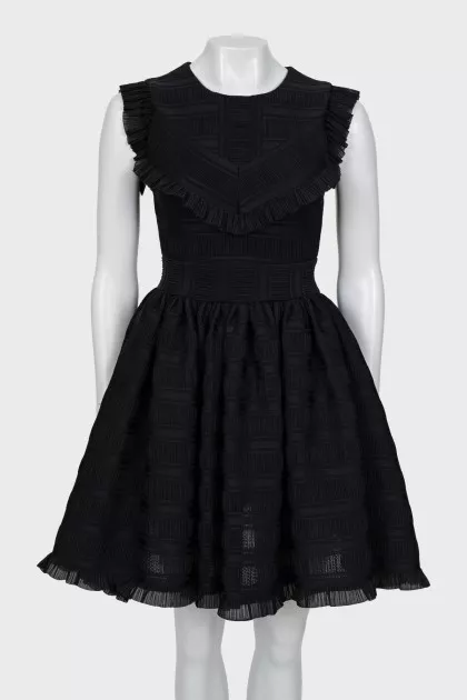 Fitted dress with ruffles