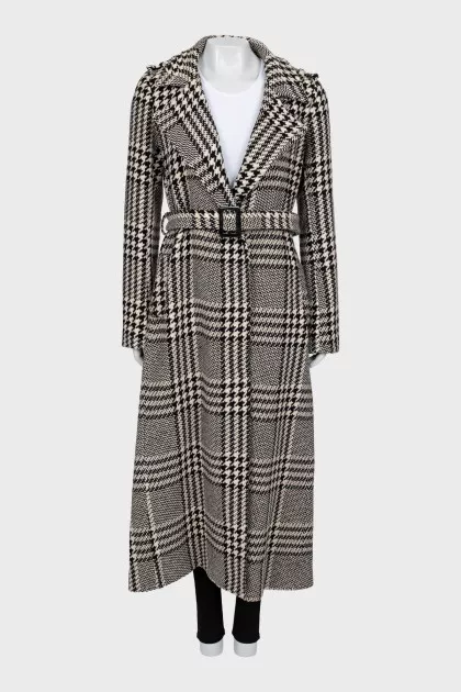 Coat with a belt in houndstooth print