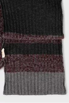 Mixed color knitted scarf