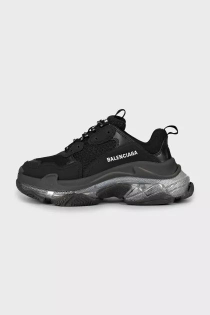 Черные кроссовки Triple S на массивной подошве