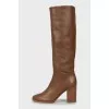 Insulated boots with wooden heels
