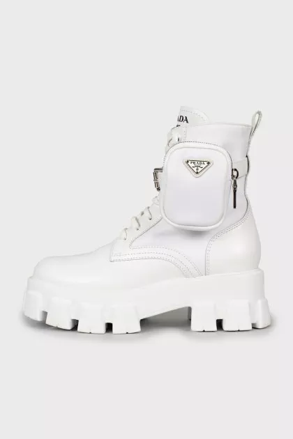 White boots Monolith