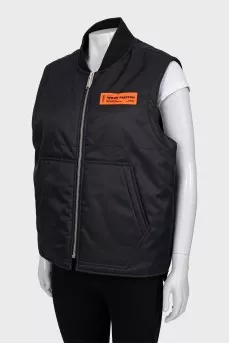 Zip vest with tag