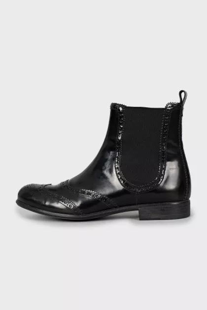 Black leather Chelsea boots