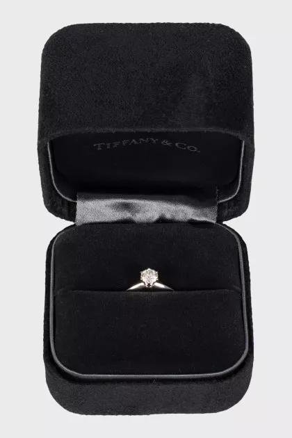 Diamond engagement ring