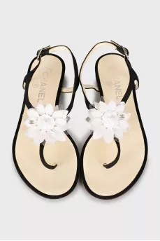 Leather sandals decorated with flowers