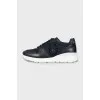 Men's sneakers with patch