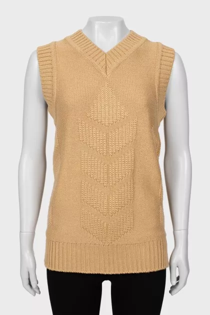 Knitted vest with V-neck