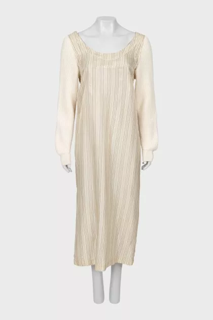Maxi dress with knitted sleeves