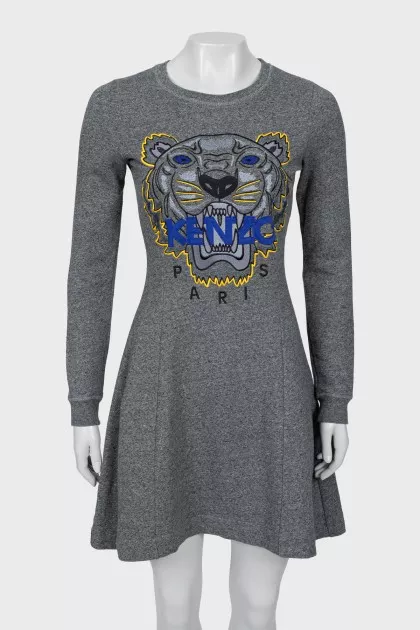 Fitted dress with signature print