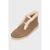 Insulated brown suede boots