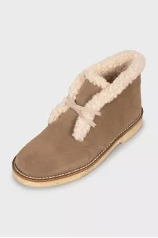 Insulated brown suede boots