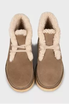 Insulated brown suede boots