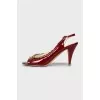 Patent leather sandals decorated with chain