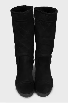 Insulated black suede boots