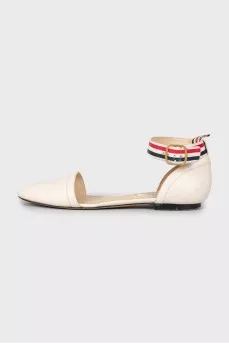 Ballerinas with embossed leather