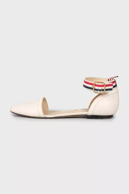 Ballerinas with embossed leather