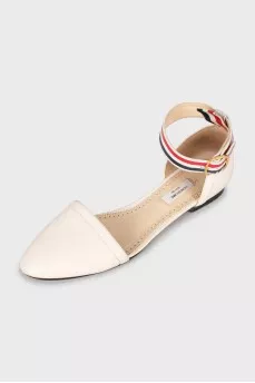 Ballerinas with embossed leather